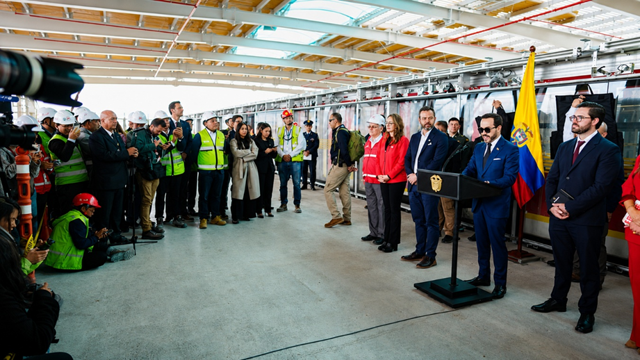 De La Espriella recorre el Metro de Bogotá y plantea una Línea 4 para ampliar la red de la capital 2 De La Espriella recorre el Metro de Bogotá y plantea una Línea 4 para ampliar la red de la capital 1