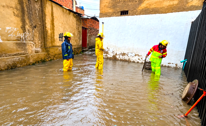 Emergencia en Fusagasugá: fuertes lluvias desbordan la quebrada Pekín y provocan inundaciones
