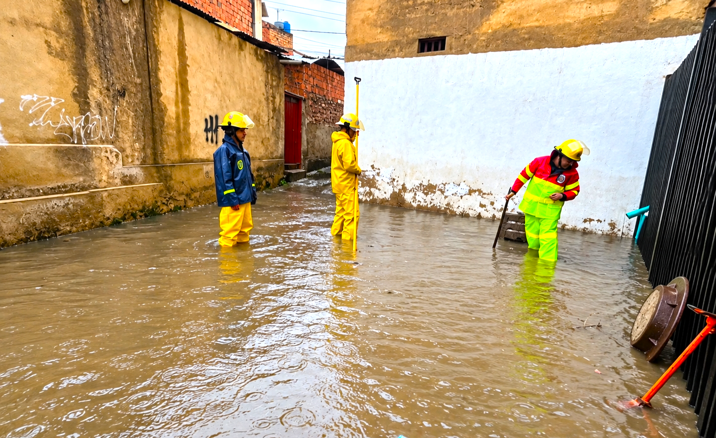 Emergencia en Fusagasugá: fuertes lluvias desbordan la quebrada Pekín y provocan inundaciones 8