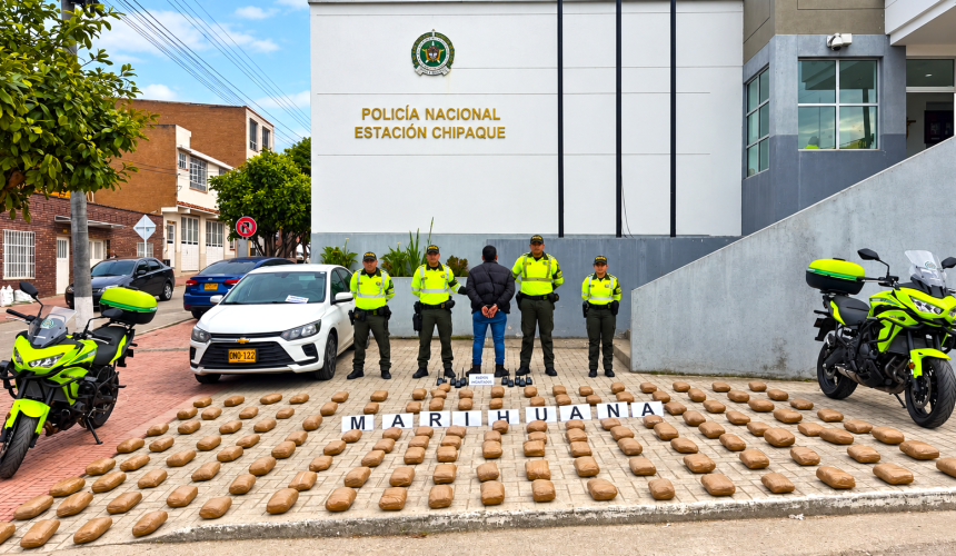 En Chipaque, sobre la vía Bogotá–Villavicencio, hallan 145 paquetes de marihuana dentro de un camión