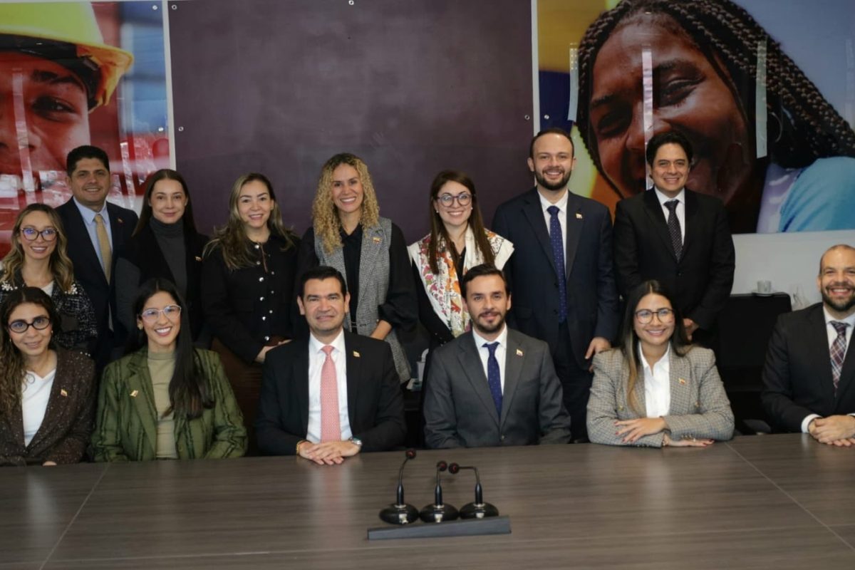 Gobierno, gremios y centrales obreras instalaron la mesa que antecederá la negociación del salario mínimo de 2027