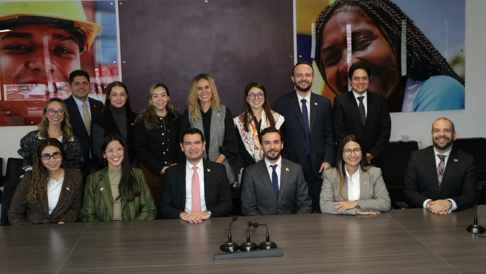 Gobierno, gremios y centrales obreras instalaron la mesa que antecederá la negociación del salario mínimo de 2027 10