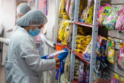 En Chía destruyen 60 kilos de dulces y cinco litros de sabajón vencidos tras operativos sanitarios previos a Halloween 5