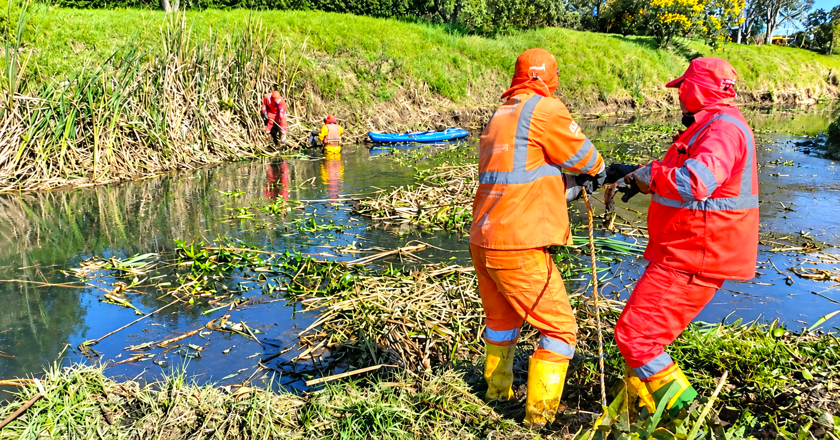 Retiran 75 m³ de residuos de los canales Torca y Guaymaral para prevenir inundaciones en la autopista Norte 3