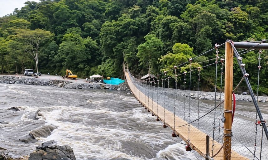 Guayabetal pone en funcionamiento puente peatonal provisional en El Ocal tras emergencia vial