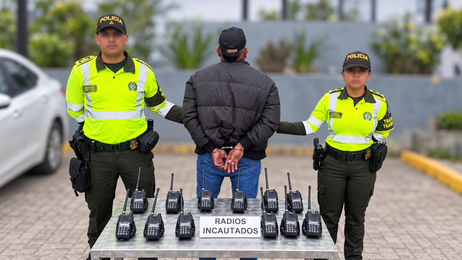 En Chipaque, sobre la vía Bogotá–Villavicencio, hallan 145 paquetes de marihuana dentro de un camión 1