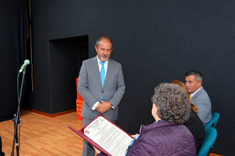 Piero en Zipaquirá: el día que recorrió El Colegio de Gabo y terminó cantando entre sus muros 4 Piero en Zipaquirá: el día que recorrió El Colegio de Gabo y terminó cantando entre sus muros 3